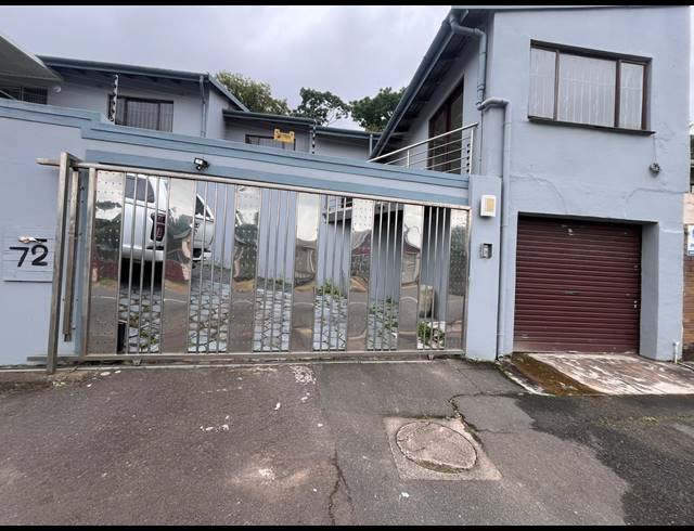 3 BEDROOM FLAT TO LET IN CARRINGTON HEIGHTS